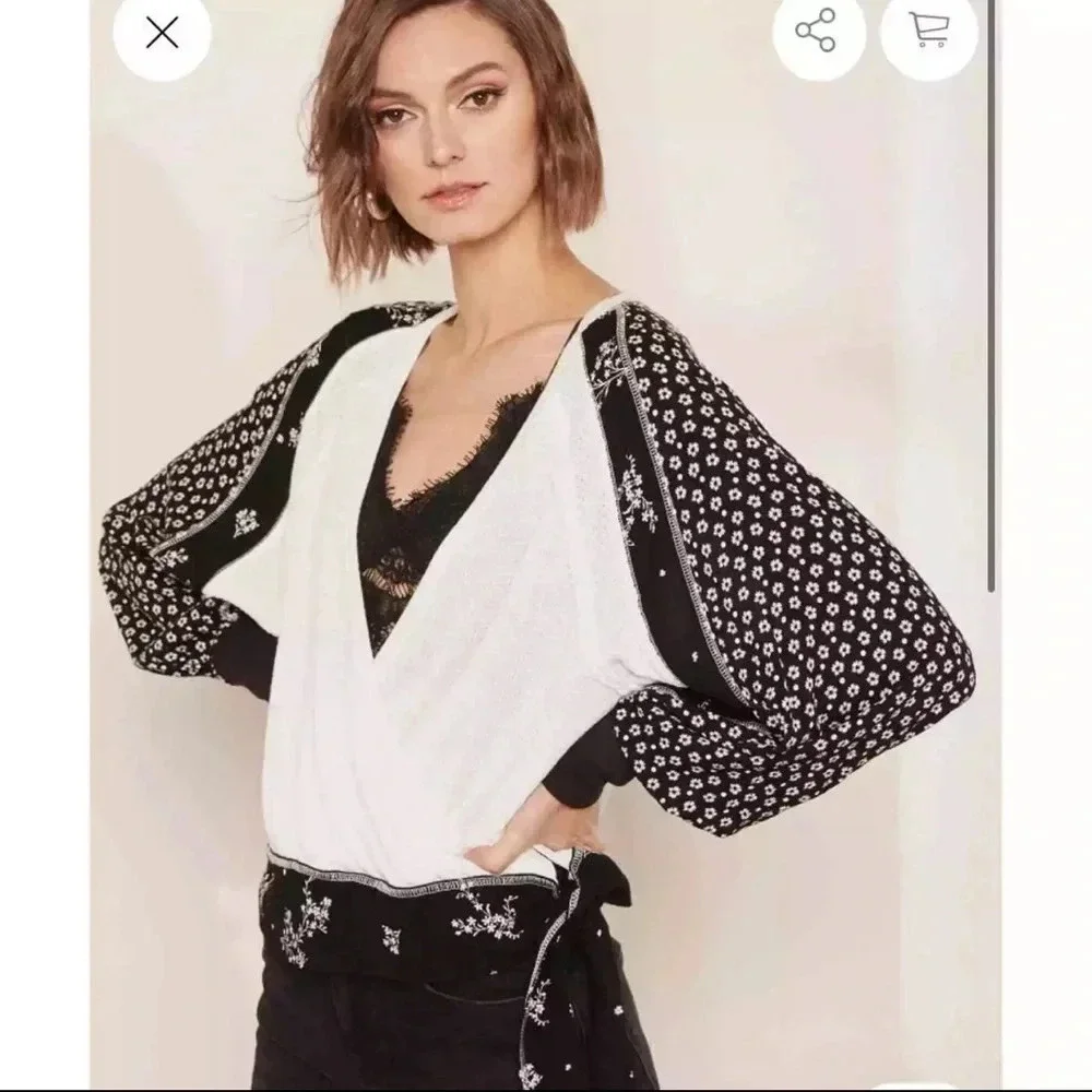 Auxton Black & White V-Neck Mixed-Print Puff-Sleeve Top EUC